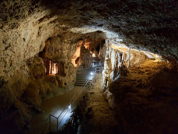 Отдых в Крыму в Алуште – Мраморная пещера